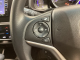 ステアリングにオーディオ操作スイッチが付いています。オーディオ画面に直接タッチしなくても操作が出来ますので、運転に集中できます。