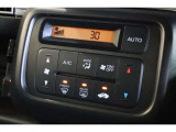 マニュアルエアコンのお車です!直感的な操作で車内の温度を調節することができます!