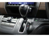 インパネシフトだから視線の移動も少なく足元もスッキリ♪運転席もゆったりしているのでゆとりを持ってドライブできますね!