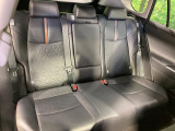 後部座席も気になるようなキズ・汚れやへたり等、大きなダメージはなく、良好な状態です。