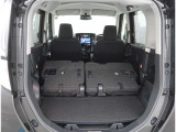 【トランクルーム】荷室の広さも十分です!シートアレンジでシートを畳めば長い荷物だって積めますね。シートアレンジの操作方法など、お気軽にご相談下さい。