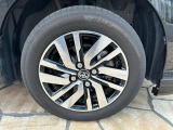 ボディースタイルにマッチした純正アルミホイールです!