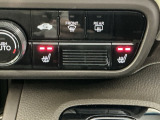 運転席/助手席シートヒーターで寒い日もすぐに温かくなり快適に過ごせます。2段階の温度調整が可能です