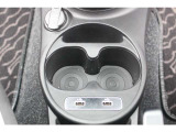 ドリンクホルダーも装備されております