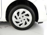 【ホイルキャップ】純正ホイール装着車です。キャップですので万が一キズをつけても簡単に交換可能です。