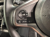 ステアリングにオーディオ操作スイッチが付いています。オーディオ画面に直接タッチしなくても操作が出来ますので、運転に集中できます。