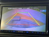 【バックカメラ】駐車時に後方がリアルタイム映像で確認できます。大型商業施設や立体駐車場での駐車時や、夜間のバック時に大活躍!運転スキルに関わらず、今や必須となった装備のひとつです!