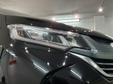 LEDヘッドライトは、点灯の瞬間から最大光量を発揮し、突然暗くなるトンネルなどでの安定感を高めます。