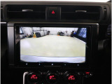 バックカメラを搭載し、後方の安全確認をサポート。駐車操作をよりスムーズに行えます。