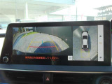 パノラミックビューモニター付きです。車両を上から見たような映像をディスプレイオーディオ画面に表示。運転席からの目視だけでは見にくい、車両周辺の状況をリアルタイムでしっかり確認できます。