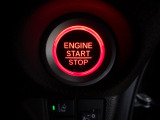 自然に手が届き、操作性の良い赤いボタンでエンジンスタート!!