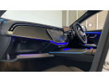 【インテリアデザイン】適度な緊張感とリラックス感が得られるデザインにより、長時間のドライブでも疲れにくく、乗員全員が高い快適性を得ながら移動空間を楽しむことができます。
