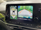 【アラウンドビューモニター】専用のカメラにより、上から見下ろしたような視点で360度クルマの周囲を確認することができます☆死角部分も確認しやすく、狭い場所での切り返しや駐車もスムーズに行えます。
