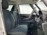 【運転席】シート周りは使用感も少なく、良好な状態となります。丁寧につかわれていたことがよくわかります。