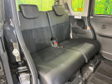 後部座席も気になるようなキズ・汚れやへたり等、大きなダメージはなく、良好な状態です。