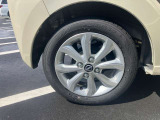 純正のアルミホイールで足元すっきり