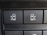 【両側電動スライドドアスイッチ】スマートキーや運転席のスイッチでスライドドアの開閉が可能♪電動なので力を入れてドアを開ける必要が無く小さいお子様でも、重い荷物を持っている時でもラクに開け閉めできます