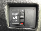 【パワースライドドア】スマートキーや運転席のスイッチでスライドドアの開閉が可能♪電動だから力を入れてドアを開ける必要が無く、小さいお子様でも、重い荷物を持っている時もラクに開け閉めできます♪