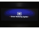 ■ドライバーモニタリングシステム装備。予め設定済みのシートポジションやドアミラー角度などを自動的に再現。また前回のエアコン設定も再現致します。また居眠り運転やわき見運転を警告し運転者を常に見守ります。
