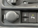 アクセサリーソケット、車線逸脱警報OFFスイッチ、デュアルカメラブレーキサポートOFFスイッチ、リヤパーキングブザーOFFスイッチ。