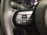 ステアリングにオーディオ操作スイッチが付いています。オーディオ画面に直接タッチしなくても操作が出来ますので、運転に集中できます。