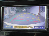 バックガイドモニターで、後方を確認しながら安心して駐車することができます。運転初心者も熟練者も必須の機能ですよ!