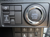 プッシュボタンでエンジンの始動・停止ができます。助手席側のスライドドアはボタンで開閉操作ができます♪