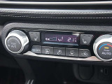 使い勝手のよい、オートエアコンが付いています。
