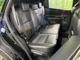 後部座席も気になるようなキズ・汚れやへたり等、大きなダメージはなく、良好な状態です。