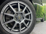 【15インチアルミホイール】外観にマッチしたアルミホイールを装着しております。各種アルミホイールや、スタッドレスタイヤも取扱いしております。是非ご相談ください♪