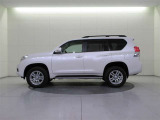 ルーフレール付き。車内に積みきれない荷物を車外に積載することができて便利です。