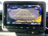 バックカメラの画像です。ガイドラインがスムースな車庫入れをサポートいたします!車庫入れの安心感がアップしますね☆