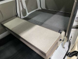 ☆後部座席を倒すと大きな荷物も積めるスペースに☆