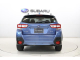 SUBARUリヤビークルディテクションを搭載。後方から近づく車両をドアミラーのLEDインジケーターで知らせます。車線変更やバック時の安心感を高める機能です