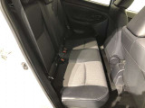 【後部座席】も当然、綺麗・清潔に仕上げております。内装の綺麗なお車は気持ちが良いですし、コンディションのいい車が多いです。これもオススメの1台です。