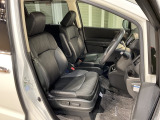 運転席は電動シート付です。細かな動きでドライバーに合わせたポジションを設定できます。