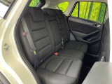 後部座席も気になるようなキズ・汚れやへたり等、大きなダメージはなく、良好な状態です。