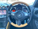 【純正革巻きステアリング】上質な革を使用することで、手にしっかり馴染みとても運転しやすいハンドルです♪