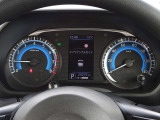 【メーターパネル】素早く車の情報が読み取れる、視認性に優れたシンプルなデザインのメーターパネルです。
