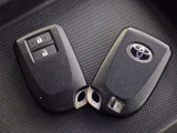 鍵がポケットの中でもドア開閉・エンジンスタートが可能な便利なスマートキーです!