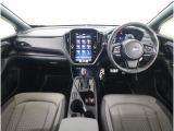 ■視界良好で運転しやすいコックピットです。シンプルで操作性の良いインパネ回りにデザインされ、SUBARUは安全性能に徹底的にまでこだわった視界設計を行っています。