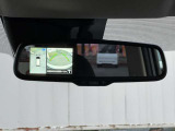 ルームミラーにもアラウンドビューモニターが映るので楽々駐車