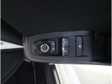 ■運転席ドアの操作しやすい位置にミラー操縦スイッチがついておりますので、ストレスなく自分のフィットする位置にセッティング頂けます。