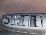 パワーウインドはオールオート機構が付いておりますので、全開・全閉操作が楽にでき便利です。