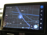 メーカー装着のディスプレイオーディオを装備しております。