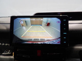 【バックカメラ】後方の視界をモニターでしっかり確認できるため、狭い場所での駐車や後退時も安心感があります。