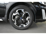 純正18インチアルミホイル/タイヤサイズは225/55R18です