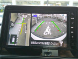 【アラウンドビューモニター】空から見下ろすような視点で、スムースな駐車と安全確認をサポートします。