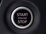 【プッシュスタート】キーが車内にあれば、エンジンの始動・停止はブレーキを踏んでスイッチを押すだけ!キーを取り出す手間を省き、ワンプッシュで操作するので簡単でスムーズ!