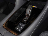 電動パーキングブレーキ・ブレーキホールドを装備してます。ホールド機能は信号待ちが多い一般道で疲労軽減になり、大好評です!
